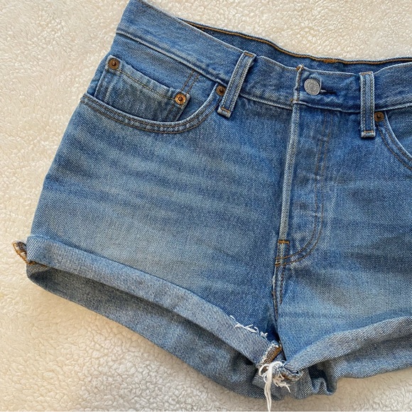 Levi’s 501 Cutoff Jean Shorts - Picture 3 of 8